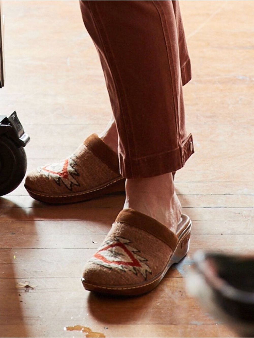 Born | Bandy Clog in Brown with Rust and Cream Southwestern Accent | Size 9